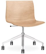 Stuhl  ARPER Catifa 46, 5-Fuß Drehgestell auf Rollen Sitzschale aus Holz