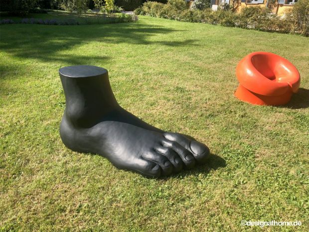 bundb_italia_up_fuss_skulptur_1.jpg